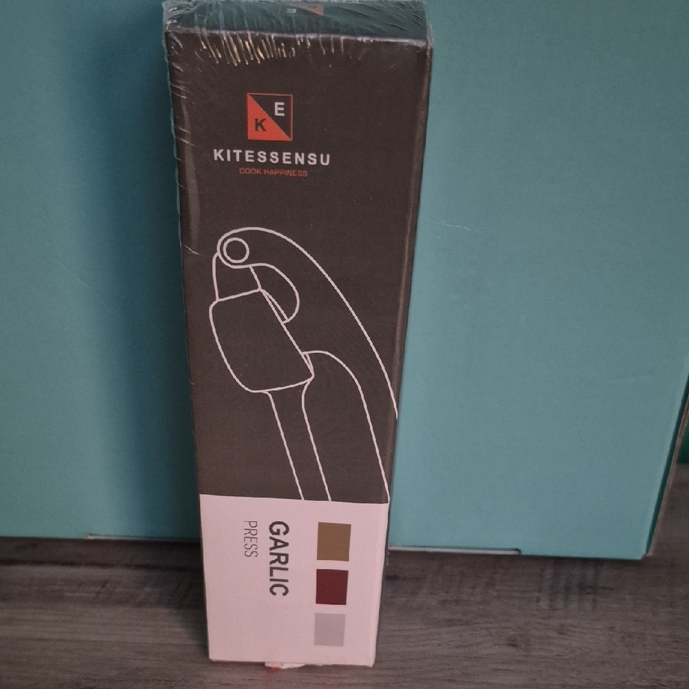 Kitessensu Garlic Press